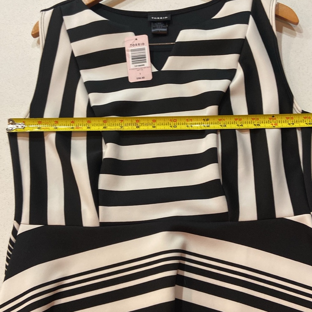 NWT Torrid Black and White Dress Size 1 (14-16) - Picture 5 of 9